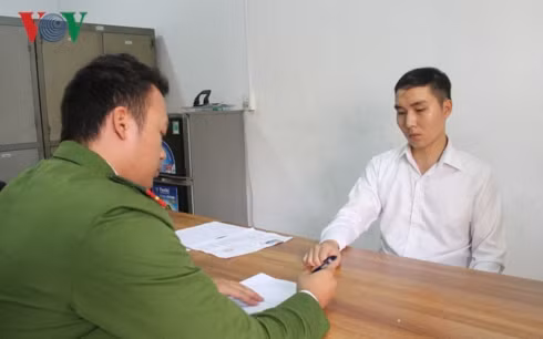 Đối tượng Đoàn Minh Tiến tại cơ quan Cảnh sát điều tra