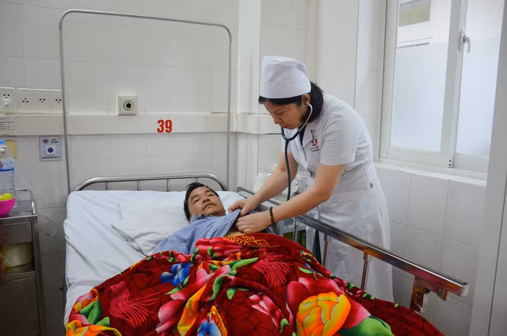  bác sĩ Nguyễn Thị Thoa, Trưởng khoa Tim mạch, Bệnh viện Đa khoa tỉnh