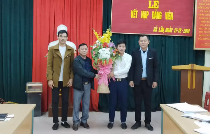 Đảng bộ xã Hà Lâu tổ chức kết nạp đảng viên mới