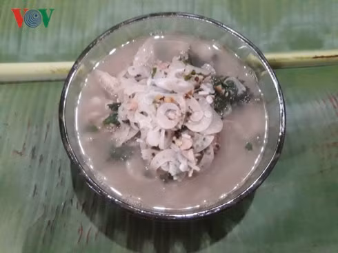 Canh loóng chuối, món ăn truyền thống trong mâm cỗ Tết.