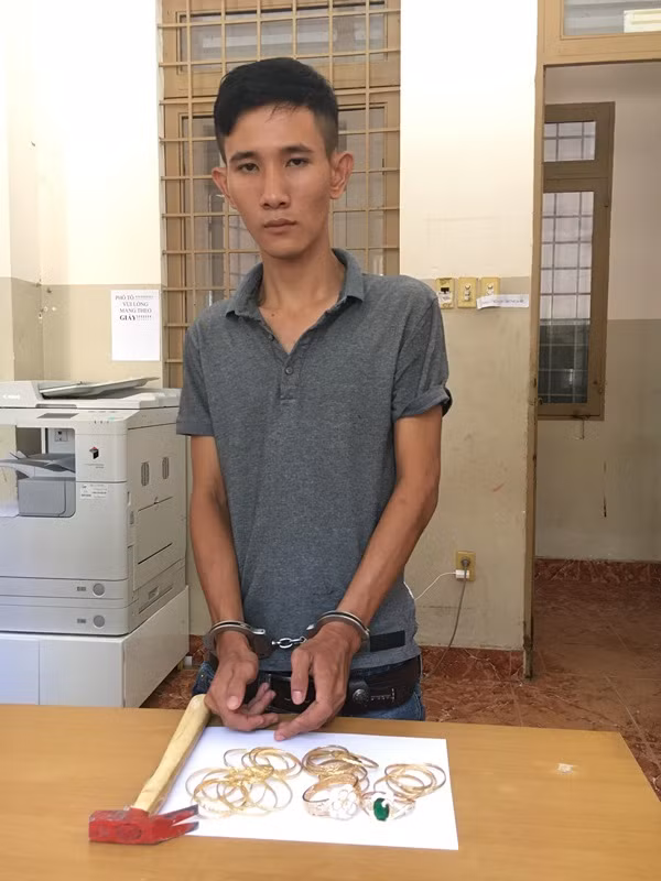 Tài cùng tang vật