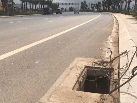 Nhiều đoạn lắp bị bỏ không trống hoác mất ATGT 