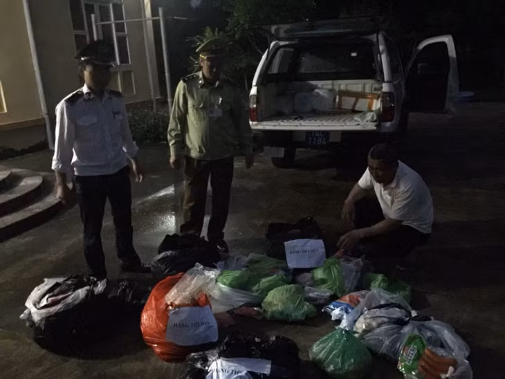 Mỗi ngày, các lực lượng chức năng tại Cửa khẩu Quốc tế Móng Cái thu giữ và tiêu hủy trên dưới 100 kg các loại sản phẩm thực phẩm có nguồn gốc từ lợn