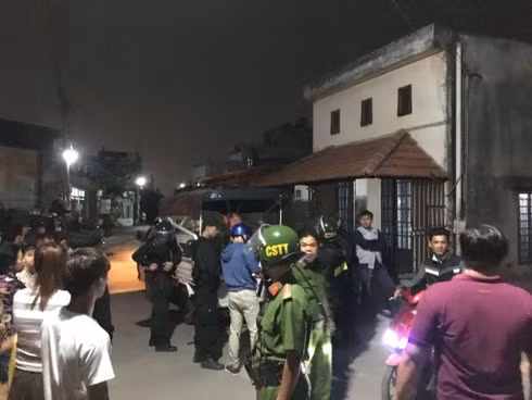 Cảnh sát cơ động được điều đến hiện trường.