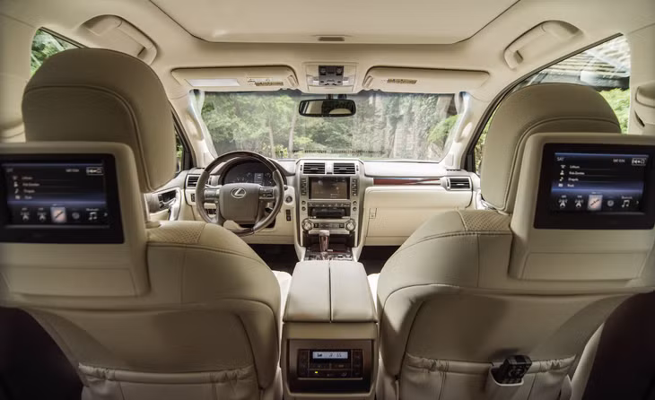 Nội thất GX460 2019. Ảnh: Caranddriver.