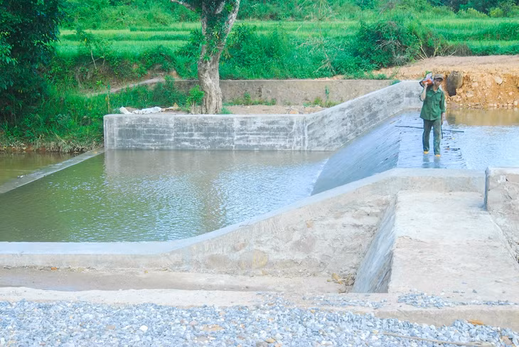 Đập Nà Ngờ - Xóm Đình (xã Đạp Thanh) được hoàn thành năm 2018 nhằm phục vụ sản xuất nông nghiệp cho bà con trong vùng.