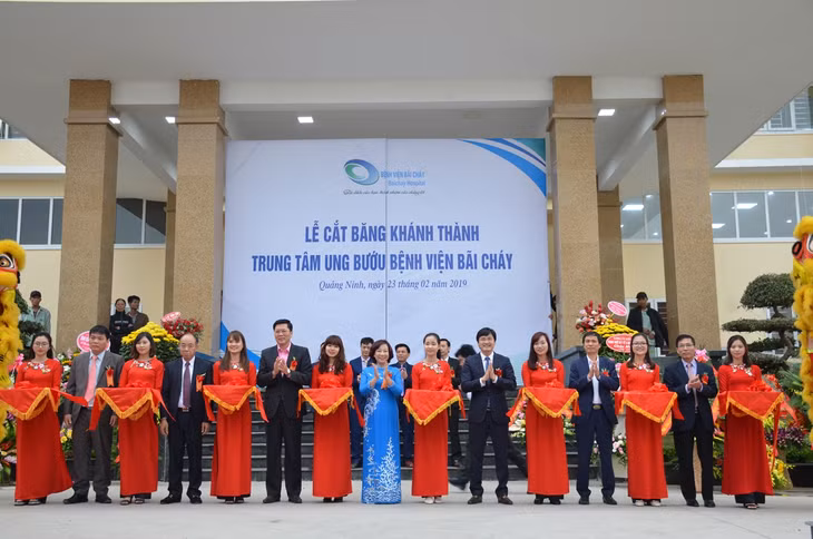 Lễ cắt băng khánh thành Trung tâm Ung bướu, thuộc Bệnh viện Bãi Cháy
