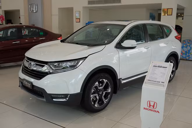 Mẫu Honda CR-V đã bán đúng giá niêm yết vì lượng hàng tồn kho còn nhiều sau Tết. Ảnh: Thế Anh.