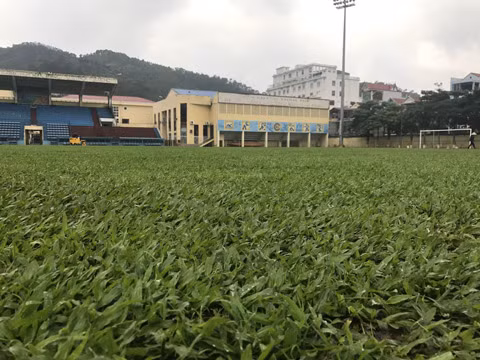 Mặt SVĐ Cửa Ông đáp ứng được yêu cầu về chất lượng của Liên đoàn bóng đá Việt Nam 