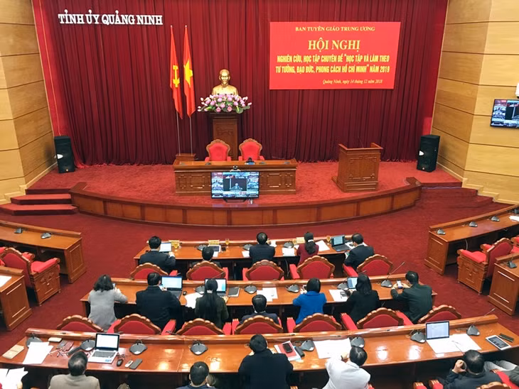 hội nghị trực tuyến toàn quốc nghiên cứu học tập chuyên đề năm 2019 “Xây dựng ý thức tôn trọng nhân dân, phát huy dân chủ, chăm lo đời sống nhân dân theo tư tưởng, đạo đức, phong cách Hồ Chí Minh”