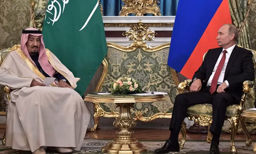 Quốc vương Saudi Arabia Salman bin Abdulaziz Al Saud và Tổng thống Nga Vladimir Putin tại Điện Kremlin trong một chuyến thăm Nga. Ảnh: Anadolu Agency