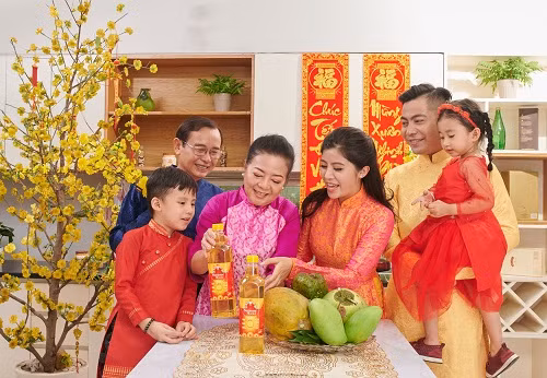 Tượng trưng cho của cải, hanh thông, dầu ăn được kết hợp để tạo thành biến tấu Cầu Giàu Vừa Đủ Xài trên mâm ngũ quả và Khai bếp đầu năm