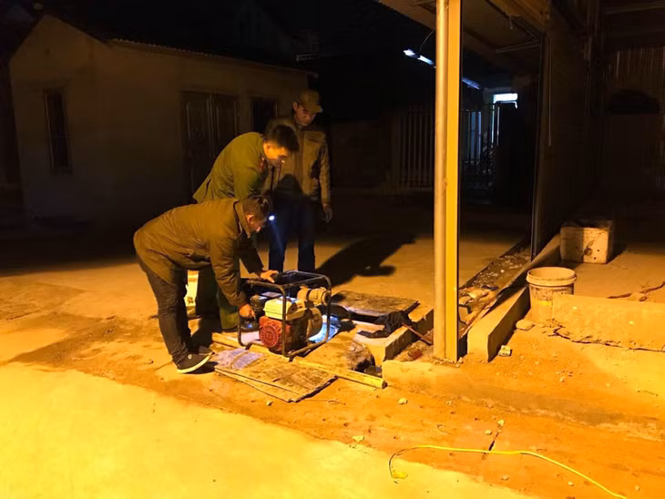Đội Cảnh sát PCCC&CNCH Công an thành phố Móng Cái kiểm tra công tác đảm bảo an toàn PCCC tại Chợ Trung tâm Móng Cái trước khi đóng cửa nghỉ Tết Nguyên đán Kỷ hợi 2019.