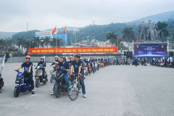 ĐVTN tham gia hưởng ứng Giờ Trái đất 2018.