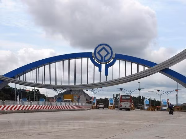 Trạm thu phí Quốc lộ 18. (Ảnh: Văn Đức/Vietnam+)