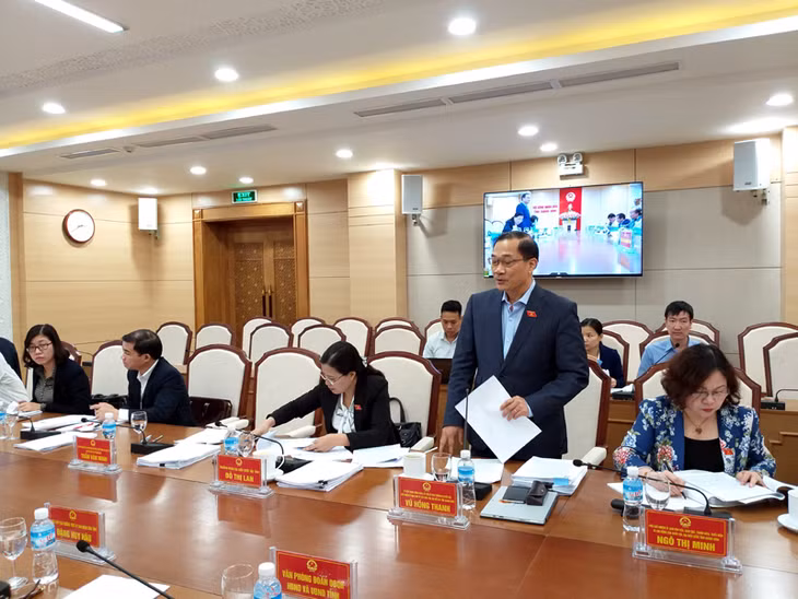 Đồng chí Vũ Hồng Thanh, Uỷ viên Trung ương Đảng, Uỷ viên Uỷ Ban Thường vụ Quốc hội, Chủ nhiệm Uỷ ban Kinh tế của Quốc hội phát biểu tham gia tại cuộc giám sát