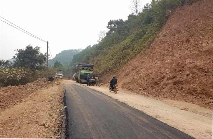 Thi công tuyến đường tỉnh lộ
