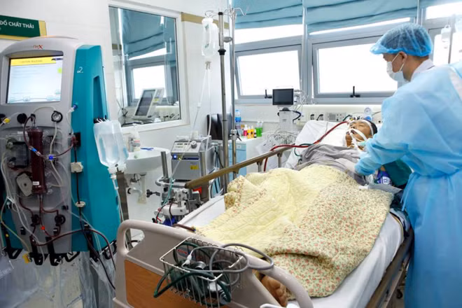 Bệnh nhân đang được sử dụng những kỹ thuật hiện đại nhất để duy trì sự sống. Ảnh: Dương Ngọc.