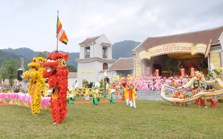 Rực rỡ sắc màu lễ khai hội xuân Yên Tử năm 2019.
