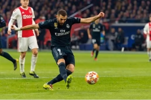  Benzema mở tỉ số trận đấu.