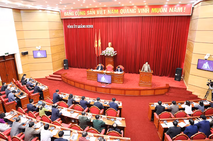 Bí thư Tỉnh ủy Nguyễn Văn Đọc chủ trì cuộc họp.