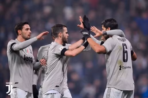 Khi đang có thế trận tốt, Sassuolo bất ngờ "tặng quà" cho Juve.