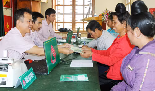 Tín dụng cho người nghèo càng thuận lợi giúp đẩy lùi tín dụng đen.