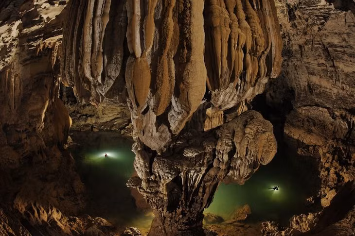 “Bơi trong hang Ken” của Carsen Peter là 1 trong 8 bức ảnh về hang động đẹp nhất thế giới do National Geographic bình chọn. (Ảnh do Oxalis cung cấp)