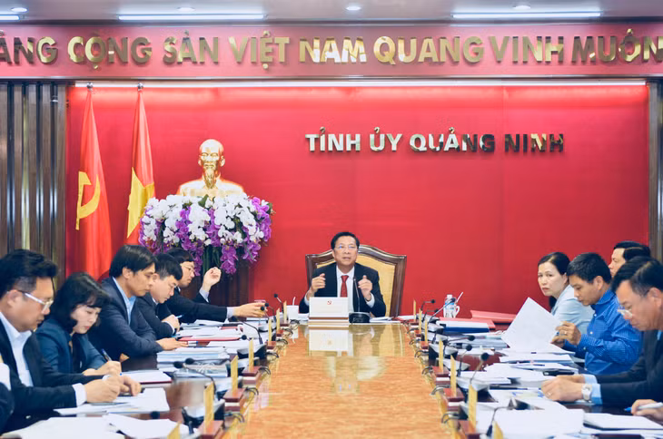 Bí thư Tỉnh uỷ, Chủ tịch HĐND tỉnh Nguyễn Văn Đọc phát biểu chỉ đạo hội nghị.