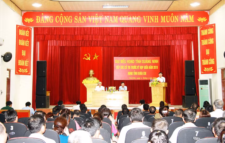 Quang cảnh hội nghị tiếp xúc cử tri huyện Vân Đồn
