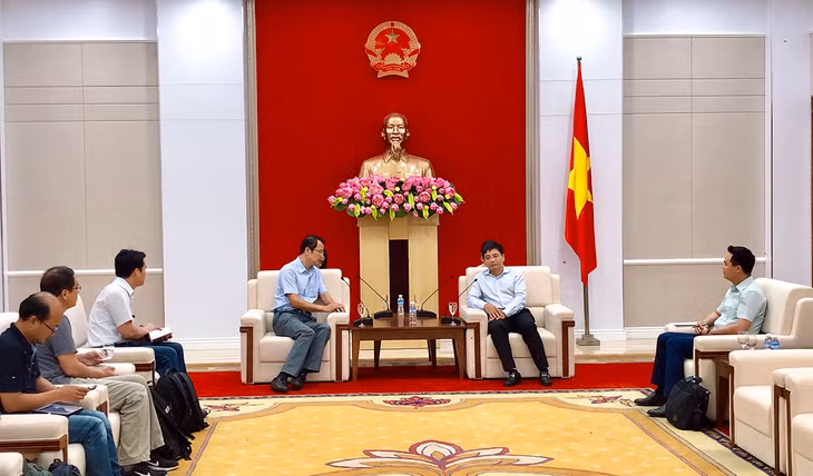 Quang cảnh buổi làm việc.