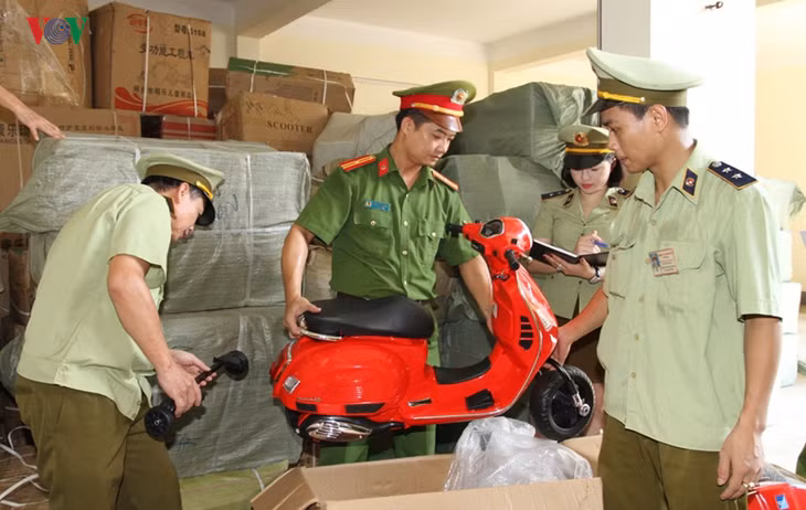  Lực lượng chức năng tỉnh Yên Bái vừa bắt giữ lượng lớn đồ chơi trẻ em do Trung Quốc sản xuất không có giấy tờ chứng minh nguồn gốc.