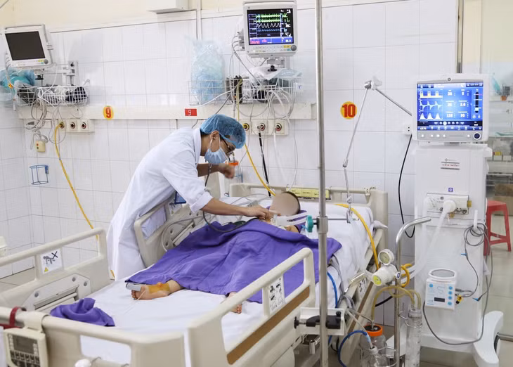 1.	Hiện tình trạng bệnh nhi sau mổ ổn định, đang được bác sĩ theo dõi tích cực