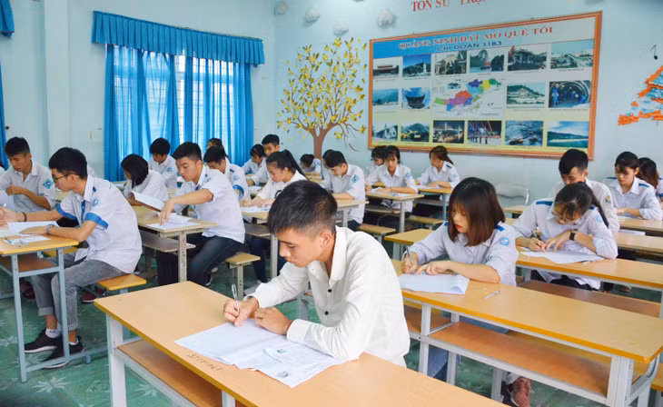 Thí sinh dự thi ở Điểm thi THPT Hoàng Hoa Thám, TX Đông Triều.