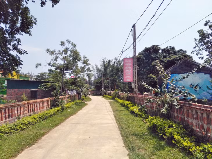 Xã Vĩnh Trung cấp gạch cho người dân 