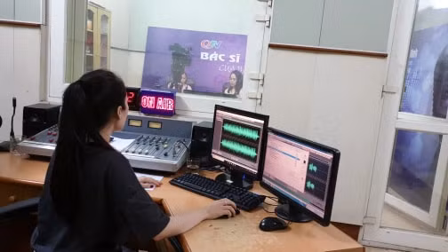 Thực hiện chương trình phát thanh trực tiếp 