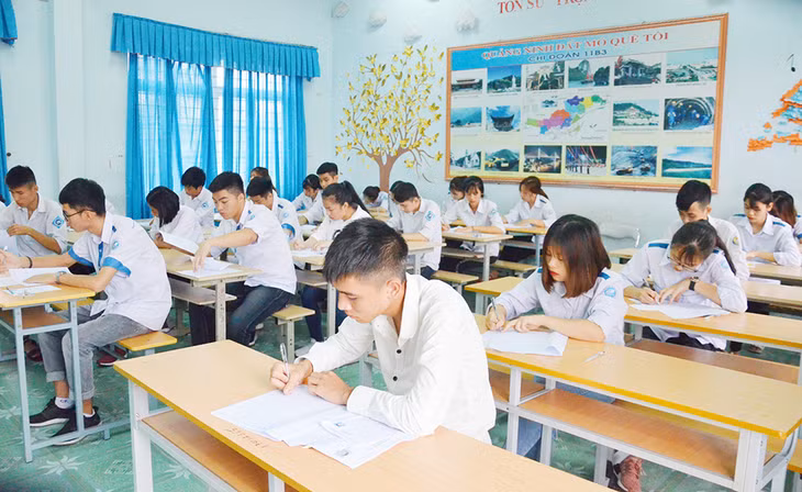 Thí sinh viết 
