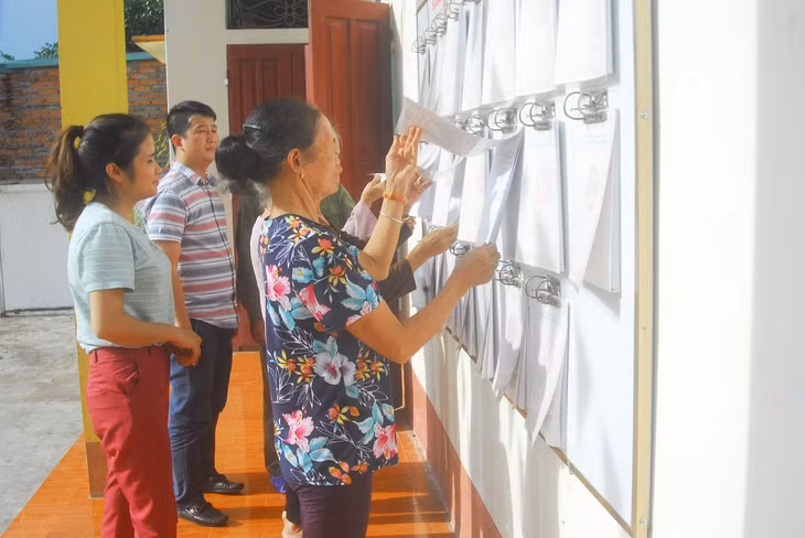Mọi hoạt động, phong trào tiêu biểu của thôn Làng Nhội (xã Đông Hải, huyện Tiên Yên) được niêm yết tại nhà văn hóa để người dân theo dõi.
