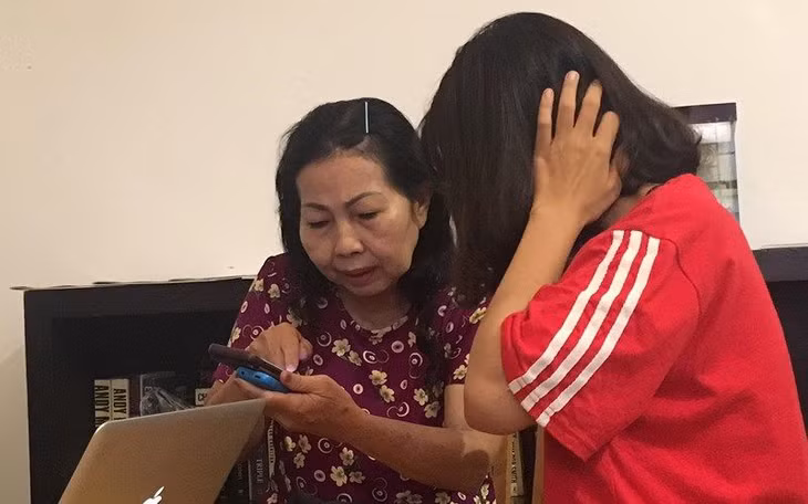  Em L. trao đổi với luật sư Trần Thị Ngọc Nữ.