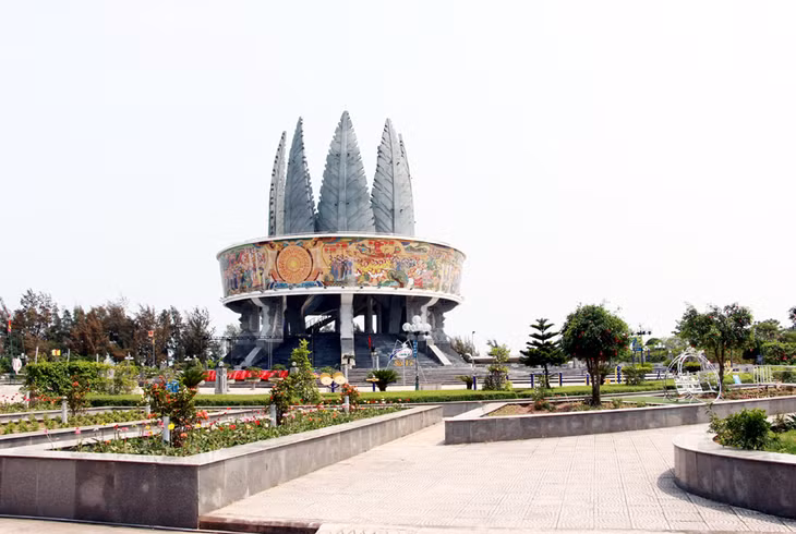 Cụm thông tin cổ động biên giới Sa Vĩ (phường Trà Cổ, TP Móng Cái) được thực hiện theo mô hình đối tác công - tư (PPP). 