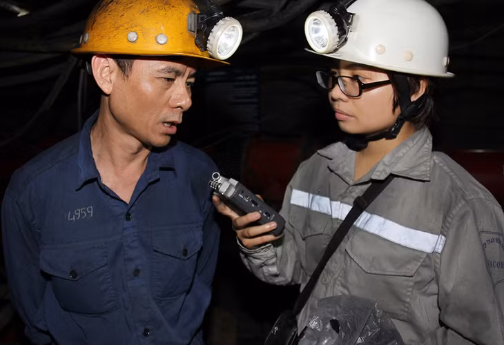 Phóng viên Trường Giang trong một lần tác nghiệp tại mỏ Mông Dương