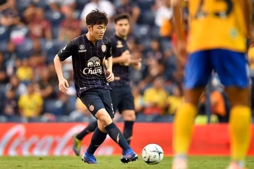  Lương Xuân Trường thể hiện sự tiến bộ trong màu áo Buriram United.
