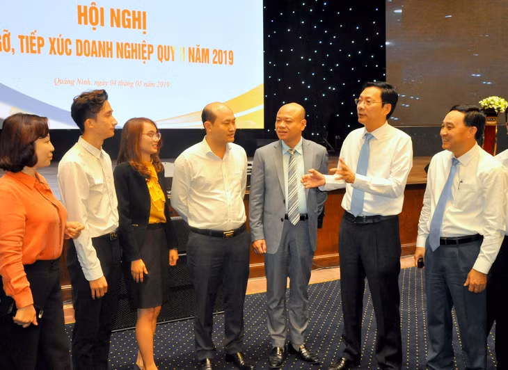 Bí thư Tỉnh ủy Nguyễn Văn Đọc trao đổi với các doanh nghiệp, doanh nhân. Hội nghị gặp gỡ, tiếp xúc doanh nghiệp quý II/2019