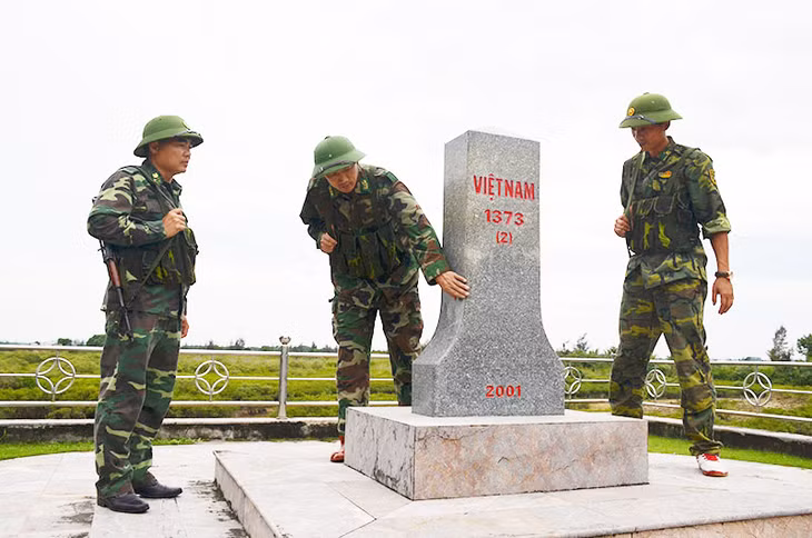 CBCS Đồn Biên phòng Hải Hòa tuần tra bảo vệ đường biên, cột mốc biên giới.