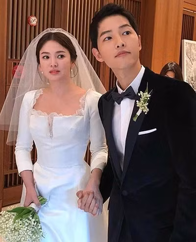 Song Hye Kyo và Song Joong Ki ngày cưới. Ảnh: Ifeng.