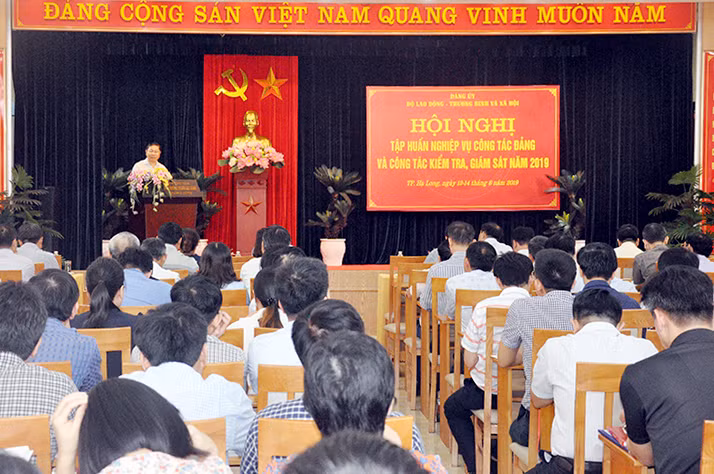 Quang cảnh hội nghị.