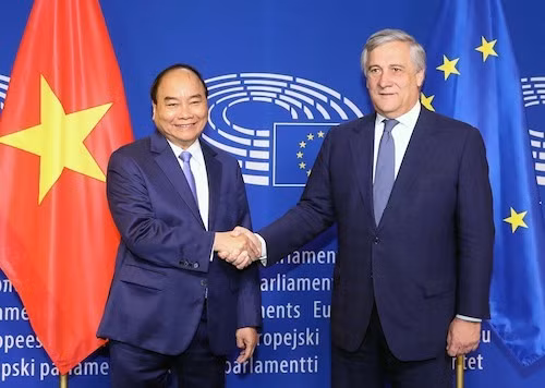 Thủ tướng Nguyễn Xuân Phúc gặp Chủ tịch Nghị viện châu Âu Antonio Tajani trong chuyến thăm EU vào tháng 10/2018. Ảnh: VGP