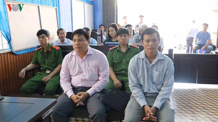  Châu Hoài Phương và Ung Văn Thanh tại phiên tòa.