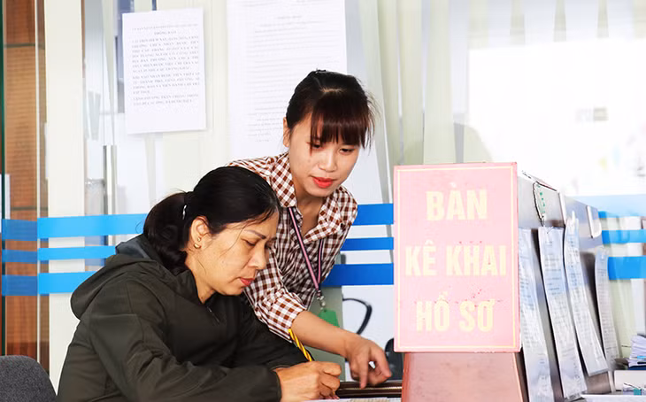 Công dân đến làm TTHC được công chức hướng dẫn tận tình, công khai các qui định về giải quyết TTHC