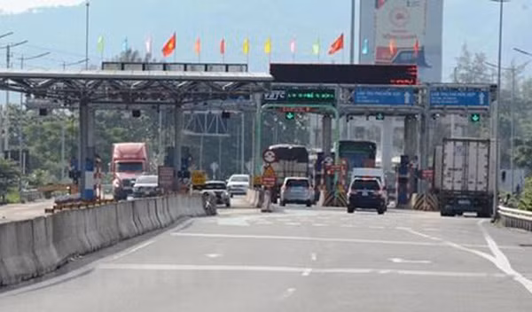 Trạm thu phí trên QL5.